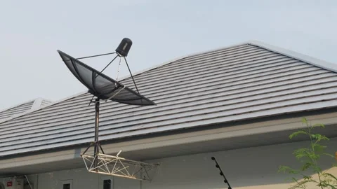 Satellite dish antenna mounted on rooftop of residential house 库存影片 335710856