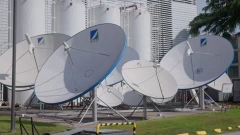 Satellite Dish Communications Antenna Array - transmission broadcast footage 動画素材 292556302
