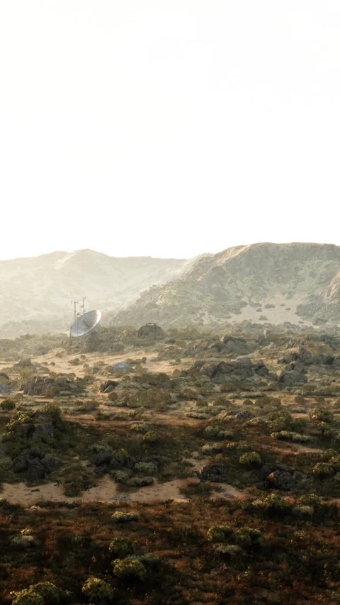 Satellite dish stands alone in a vast desert landscape during sunset Vídeo Stock 339417470