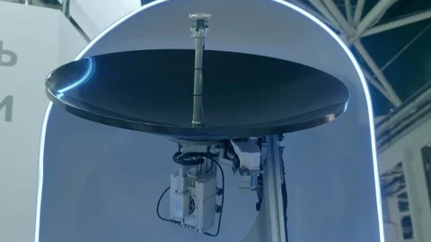 Satellite TV antenna with precise positioning function Vídeos de archivo 330886486