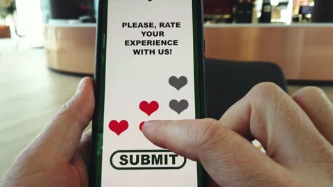 Satisfied client. Giving the highest rating using a smartphone. Excellent fee Video stock 202237501