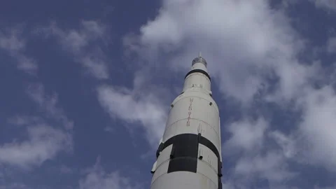 Saturn V - cloud sky - The U.S. Space and Rocket Center, Alabama Vídeos de archivo 130413756