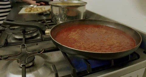 Sauce Bubbling 50fps Stock Footage 164908401