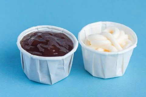 Sauce in paper container Foto stock