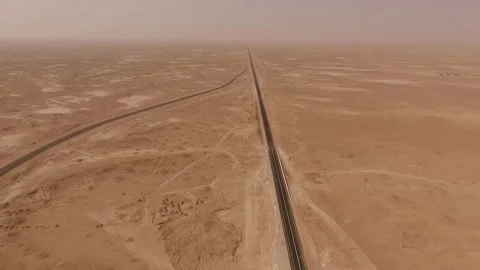 Saudi Arabia, aerial view of the road in the Arabian desert. Vídeos de archivo 106946865