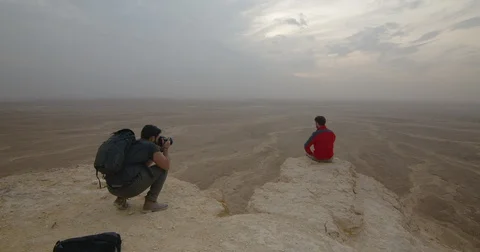 Saudi-Arabia Riyadh Edge-of-the-World-Tourists1 422 59.94FPS Stock Footage 129561578