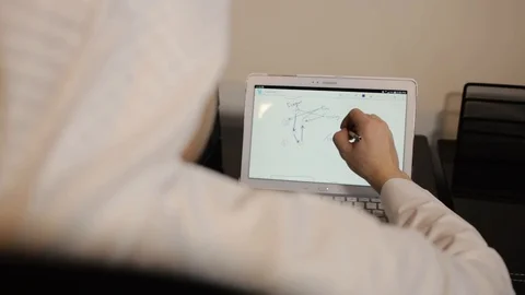 Saudi man drawing on tablet  Stock Footage 112949840