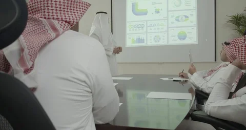 Saudi man in  Presentation Stock Footage 121903364