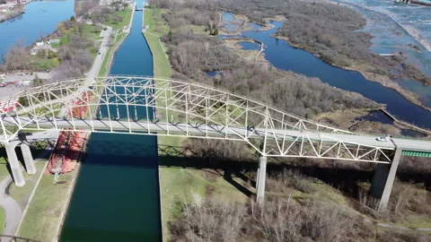 Sault Ste. Marie Canada panning across bridge from Michigan to Canada Vídeo Stock 276140240