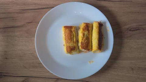 Sausage bread rolls. Pigs in a blanket Vidéo 220349869