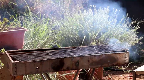 Sausages on grill Vídeos de archivo 27799335