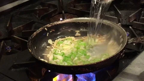 Saute Pan Vegetables on Fire 스톡 동영상 82211684