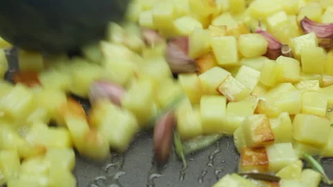 Sauteed Potatoes with Garlic 2 스톡 동영상 281262719