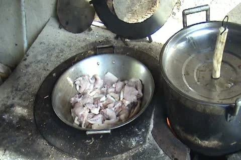 Sauteing pork 스톡 동영상 12139491