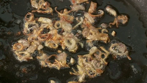Sautéing shallots Stock Footage 81633502