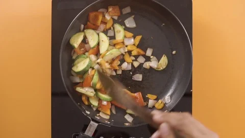 Sauteing Vegetables Top Angle Shot Vídeo Stock 76994846