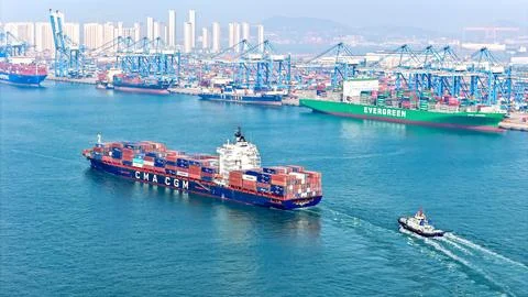 SAVANNAH Ship Loading Goods at Qingdao Port Stock Photos