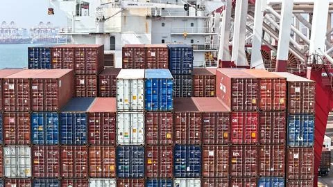 SAVANNAH Ship Loading Goods at Qingdao Port Stock Photos