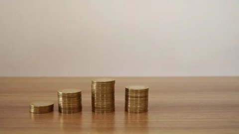 Saving Money. Growing Coin Chart. Vidéo 340905040