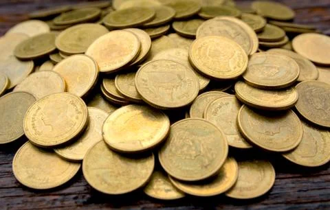 Saving money with stack of coin growing for business and accounting concept o Foto stock