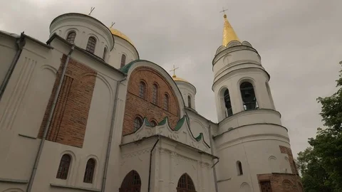 Savior-Transfiguration Cathedral in Springtime Chernihiv Female Worshiper is 動画素材 72021283
