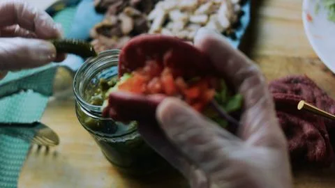 Savory ingredient study: adding creamy pickle sauce to a lettuce wrap Foto stock