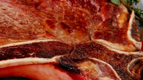 Savory : roasted beef spare rib on white dish with pepper and to Vídeos de archivo 44725125