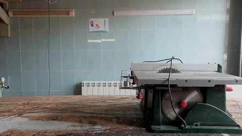 Saw Video stock 128829059