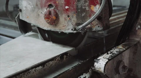 Saw machine cut marble stone , close up 스톡 동영상 68073171