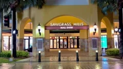 Outlet stores at Sawgrass Mills Mall 4k, Stock Video