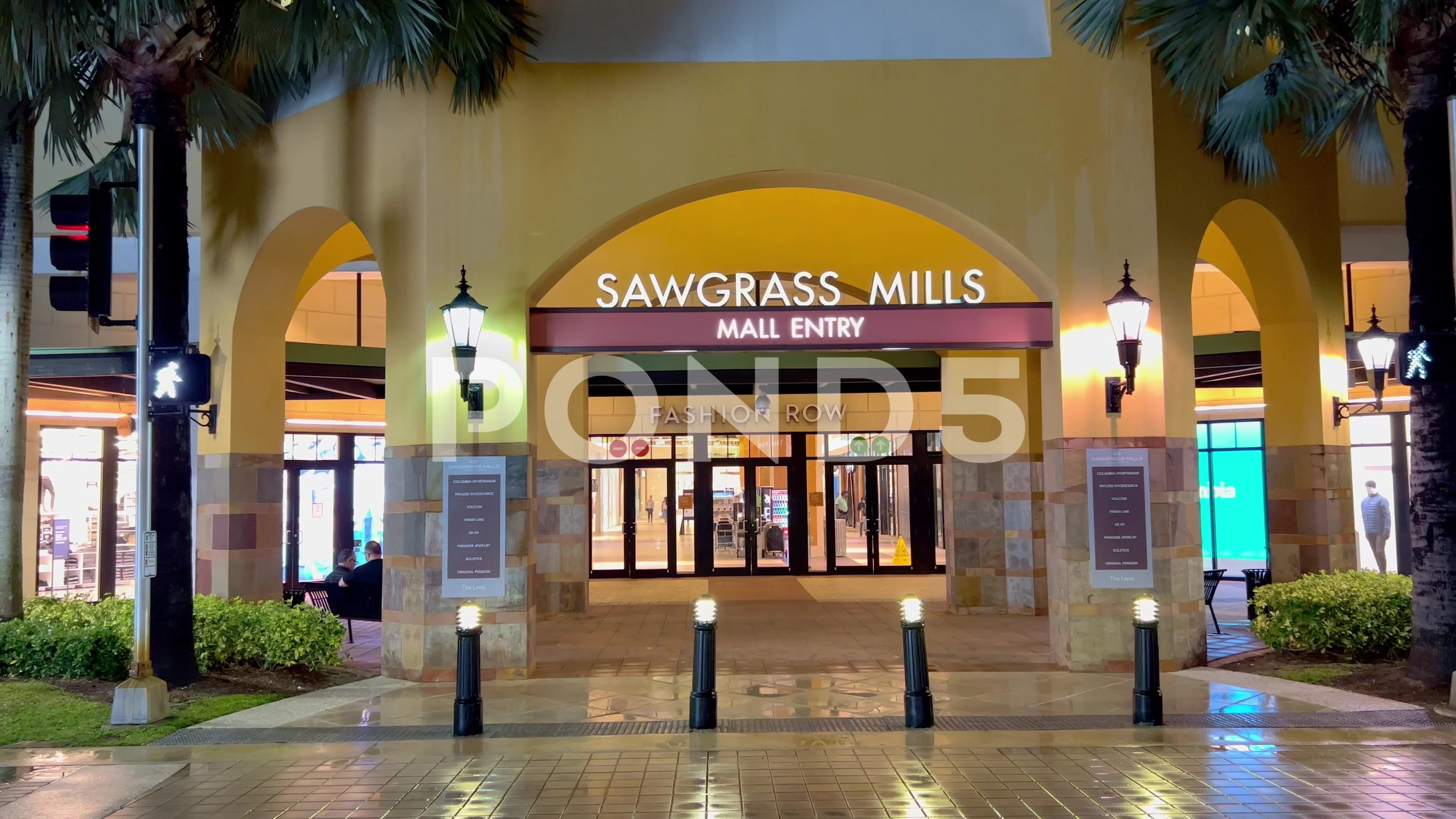 Aerial tour Sawgrass Mills Outlet Mall, Stock Video