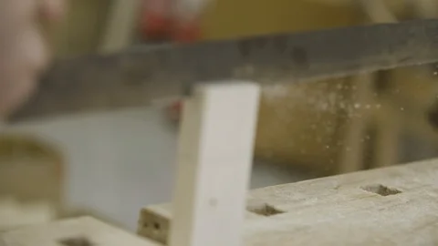 Sawing trought the plank 動画素材 92672077