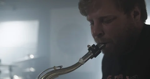 Saxophone player Stockbeeldmateriaal 92739250