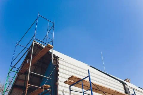 Scaffold between floors and interior partitions in construction building aerial Fotos de archivo