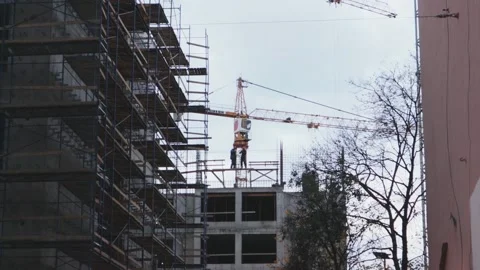 Scaffolding construction workers and crane development built project engineering Vídeo Stock 142080824