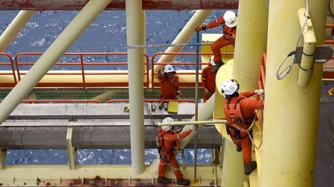 Scaffolding erection. Working at height and overboard. Video stock 129525503