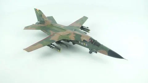 Scale Model Of The American F-111 Tactical Bomber. Vídeos de archivo 341091103