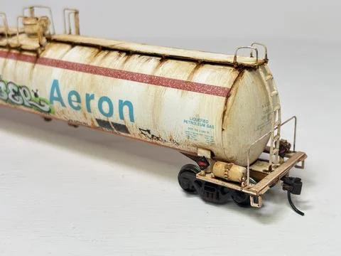 Scale model LPG tanker wagon with detailed custom weathering and graffiti Foto stock