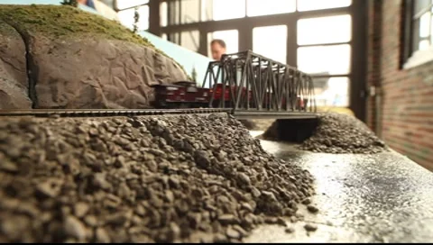 Scale Model  Train passing bridge Vídeos de archivo 8524263