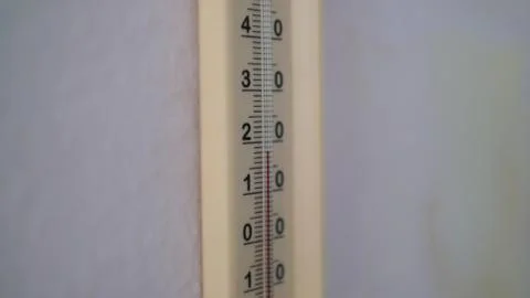 Scale on a thermometer. Thermometer with Celsius scale on wall. Foto stock