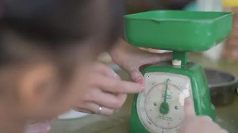 Scaling sugar Video stock 48853410