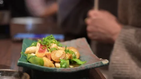 Scallops and vegetables dish on plate in Japan Vídeos de archivo 305555233