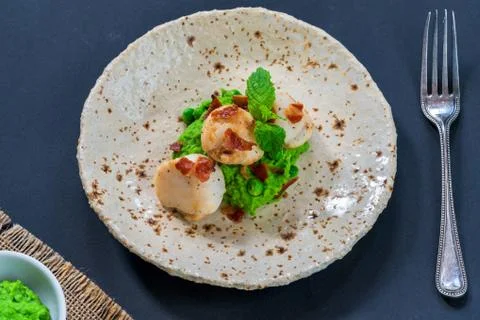 Scallops with minted peas Stock Photos