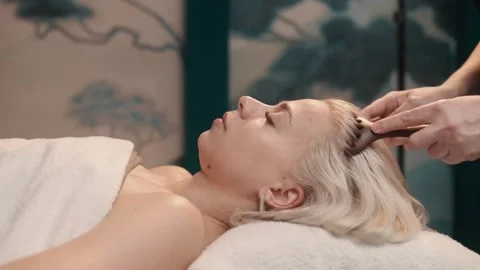 Scalp Massage with Comb Tool at Spa Vídeo Stock 343390208