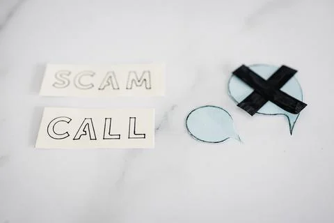 Scam calls and personal data theft, text with comic bubbles with one of them  Stockfoto's