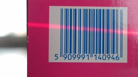 Scanning Barcodes of Multiple Products with Red Laser Barcode Scanner Stock-Fotos