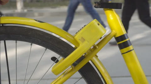 Scanning code to unlock Shared bikes 스톡 동영상 109508120