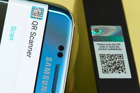 Scanning QR code on product box Stock-Fotos