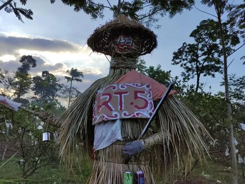 Scarecrows are made of straw wrapped in human clothing Stock-Fotos