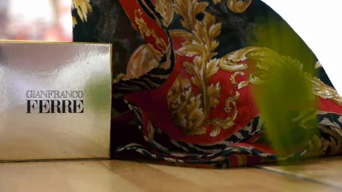 Scarf Gianfranco Ferre. Vidéo 116056006